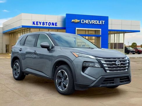 Used 2025 Nissan Rogue SV FWD image 1