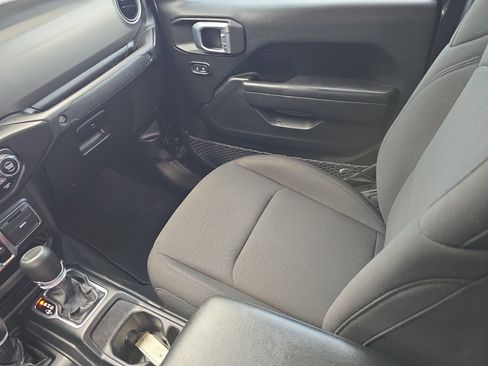 Used 2022 Jeep Gladiator Sport image 17