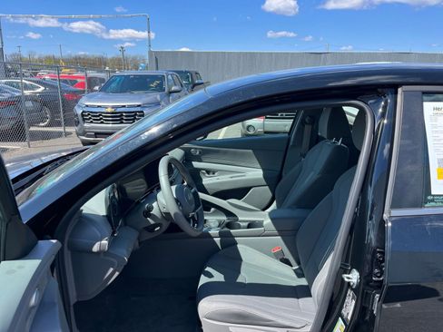 Used 2025 Hyundai Elantra SEL image 26