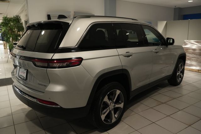 Used 2023 Jeep Grand Cherokee Limited w/ Luxury Tech Group II AWD/4WD image 8