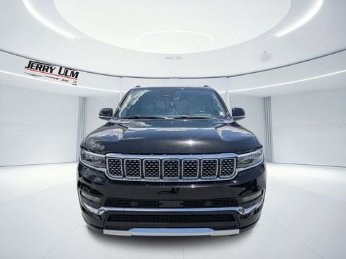 Used 2023 Jeep Grand Wagoneer L 4WD w/ Flexible Seating Group image 8