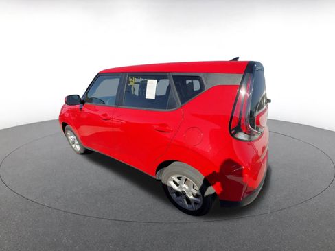 Used 2025 Kia Soul LX w/ LX Technology Package image 4