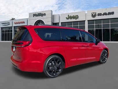 New 2026 Chrysler Pacifica Limited w/ S Appearance Package
