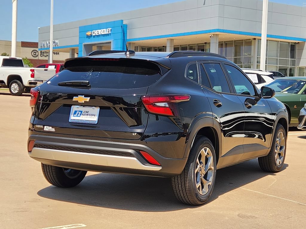 New 2026 Chevrolet Trax LT w/ LT Convenience Package FWD image 3