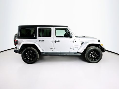 Used 2023 Jeep Wrangler Unlimited Sahara w/ Cold Weather Group AWD/4WD image 10