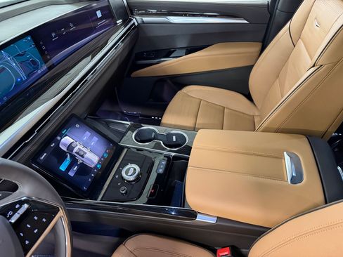 Certified 2026 Cadillac Escalade Luxury w/ Touring Package AWD/4WD image 19