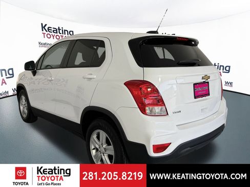 Used 2022 Chevrolet Trax LS w/ Tint and Cruise Package image 7