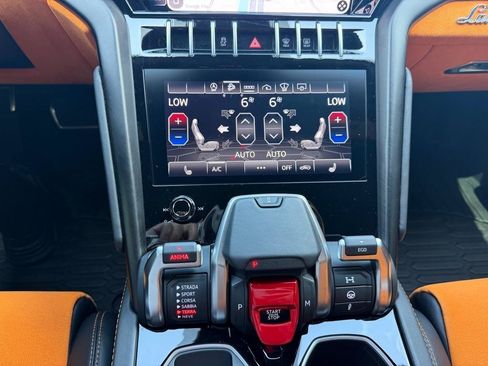 Used 2022 Lamborghini Urus AWD/4WD image 27