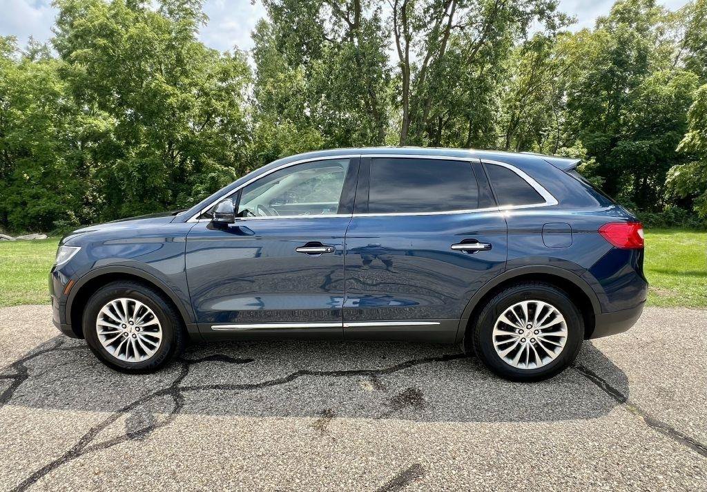 Used 2017 Lincoln MKX Select w/ Select Plus Package FWD image 2