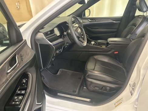 Used 2023 Jeep Grand Cherokee L Overland image 10