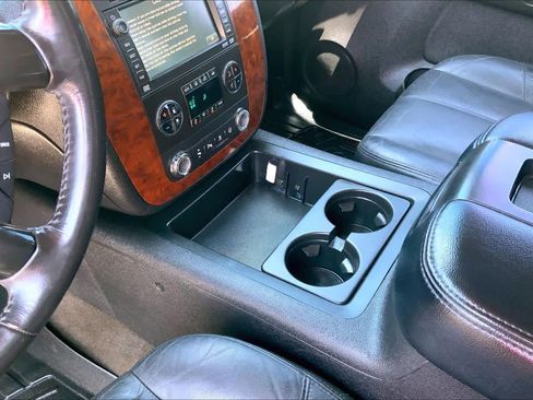 Used 2008 Chevrolet Suburban 2500 LT AWD/4WD image 15