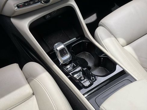 Used 2023 Volvo XC40 B5 Plus AWD/4WD image 15