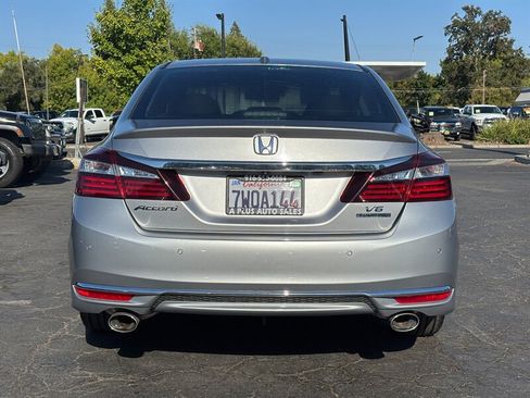 Used 2017 Honda Accord Touring image 5