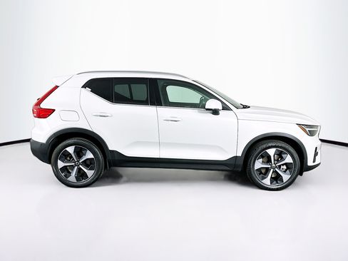 Used 2025 Volvo XC40 B5 Plus AWD/4WD image 10