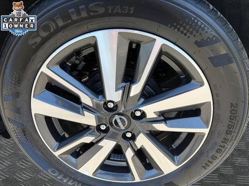 Certified 2025 Nissan Versa SV FWD image 22