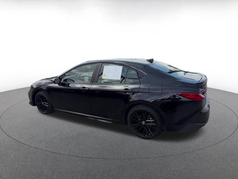 Used 2025 Toyota Camry SE image 10