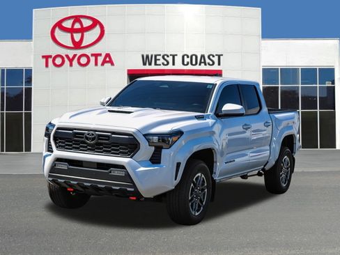 Used 2025 Toyota Tacoma TRD Sport AWD/4WD image 1