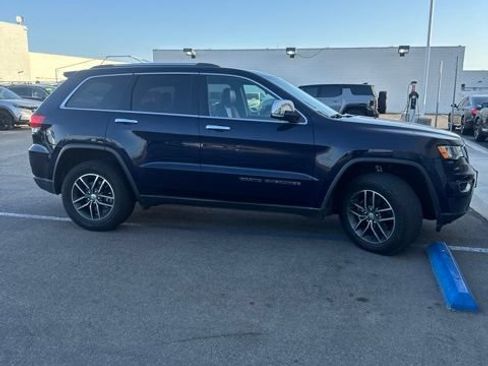 Used 2017 Jeep Grand Cherokee Limited RWD image 3