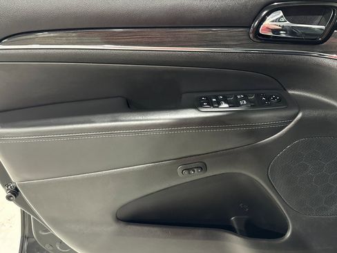 Used 2020 Jeep Grand Cherokee Overland image 16