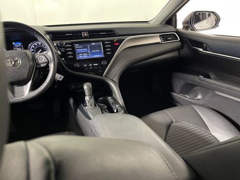 Used 2018 Toyota Camry SE FWD image 17