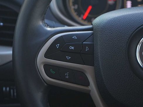 Used 2017 Jeep Cherokee Latitude w/ Comfort & Sound Group image 17