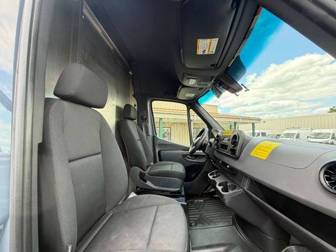 Used 2019 Mercedes-Benz Sprinter 144 image 17