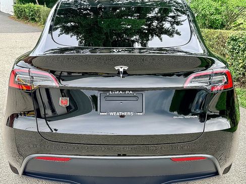 Used 2021 Tesla Model Y Long Range AWD/4WD image 5