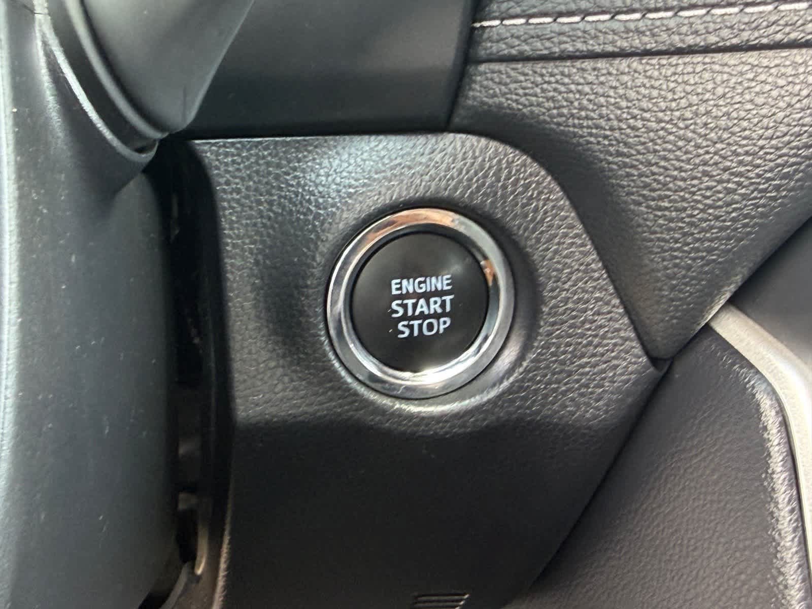 Used 2025 Toyota RAV4 XLE FWD image 24