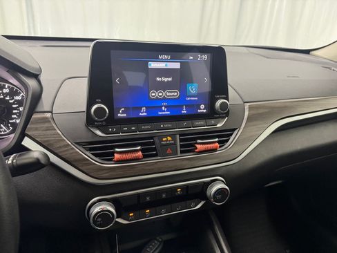 Used 2025 Nissan Altima 2.5 SV FWD image 27
