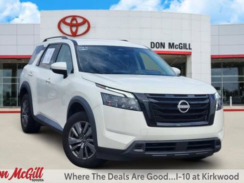 Used 2025 Nissan Pathfinder SV FWD image 1