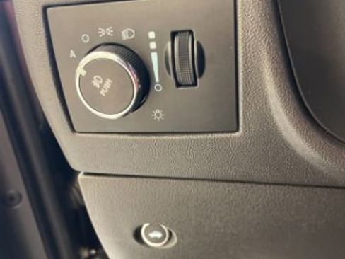 Used 2014 Dodge Challenger SXT RWD image 17