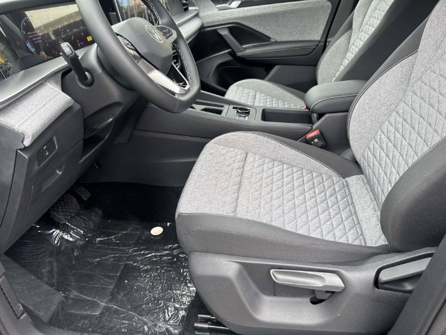 Used 2026 Volkswagen Tiguan S FWD image 13