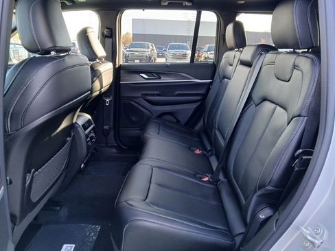 New 2025 Jeep Grand Cherokee Limited w/ Luxury Tech Group II AWD/4WD image 13