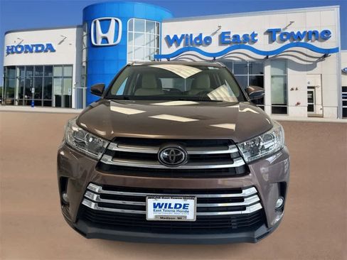 Used 2018 Toyota Highlander Limited image 3