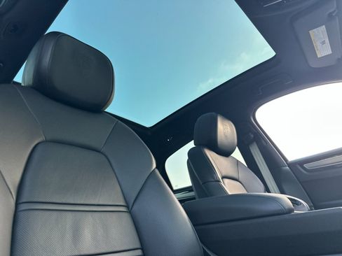 Used 2023 Porsche Cayenne Platinum Edition image 17