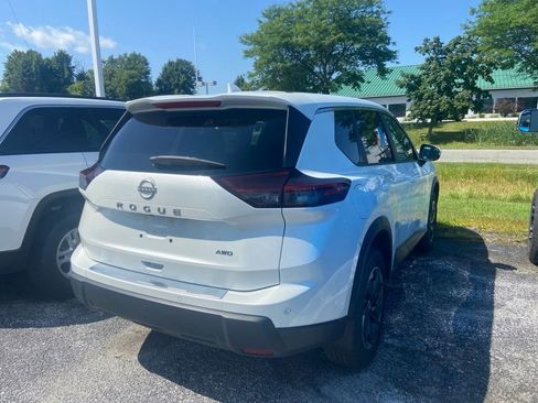 Used 2025 Nissan Rogue SV AWD/4WD image 5
