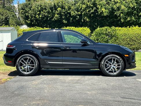 Certified 2025 Porsche Macan AWD/4WD image 9