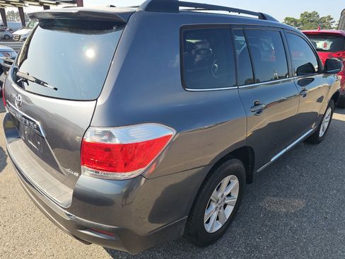 Used 2012 Toyota Highlander SE w/ Tow Pkg AWD/4WD image 7