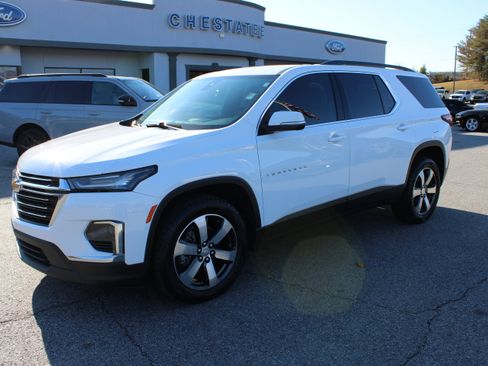 Used 2022 Chevrolet Traverse LT w/ LT Premium Package image 2