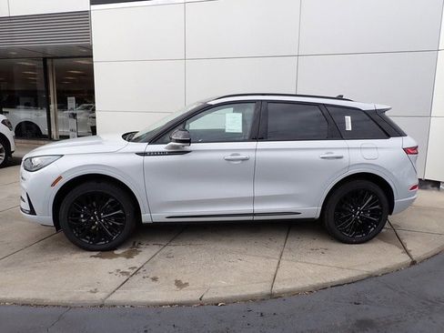 New 2026 Lincoln Corsair Premiere image 2