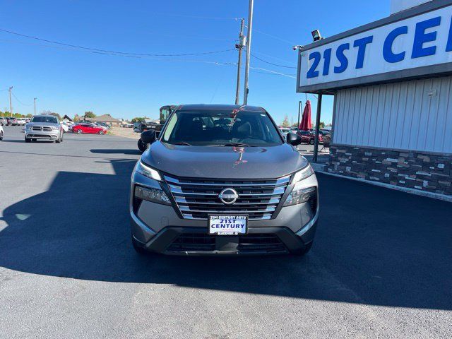 Used 2024 Nissan Rogue S AWD/4WD image 2
