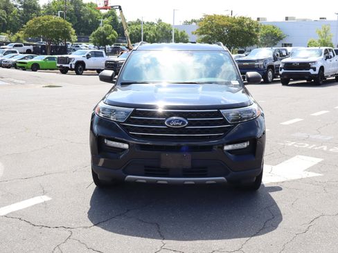 Used 2020 Ford Explorer XLT w/ Equipment Group 202A AWD/4WD image 3