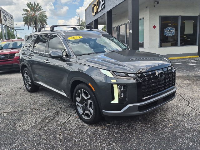 Used 2023 Hyundai Palisade SEL w/ Premium Package FWD image 3