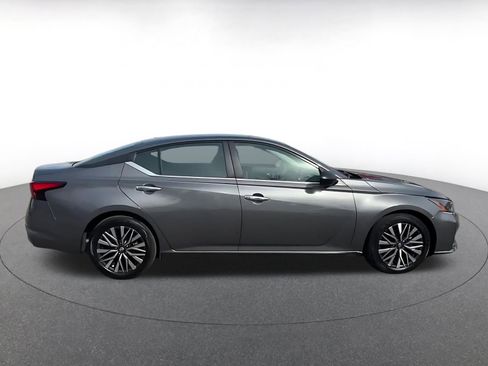 Used 2025 Nissan Altima 2.5 SV image 16