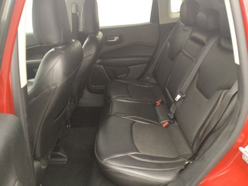 Used 2018 Jeep Compass Latitude w/ Cold Weather Group FWD image 18