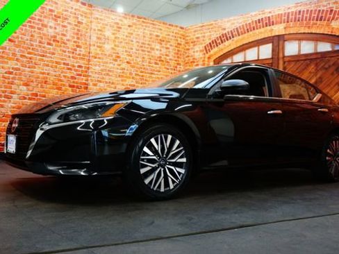 Certified 2024 Nissan Altima 2.5 SV AWD/4WD image 3
