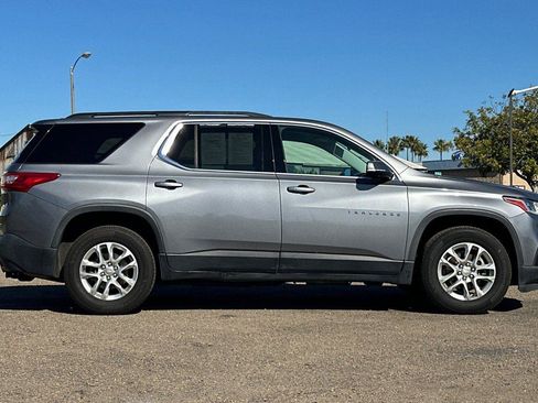 Used 2019 Chevrolet Traverse LT image 2