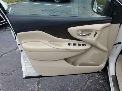 Used 2019 Nissan Murano Platinum image 10