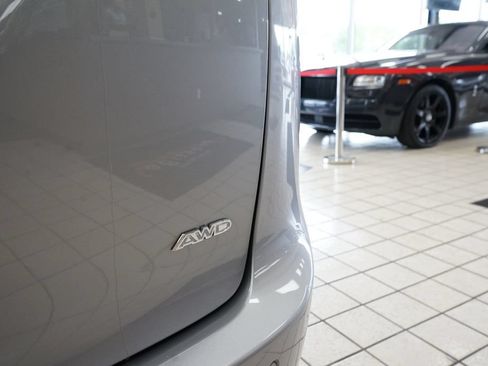 Used 2021 Chrysler Pacifica Touring-L w/ Uconnect Theater Family Group AWD/4WD image 17