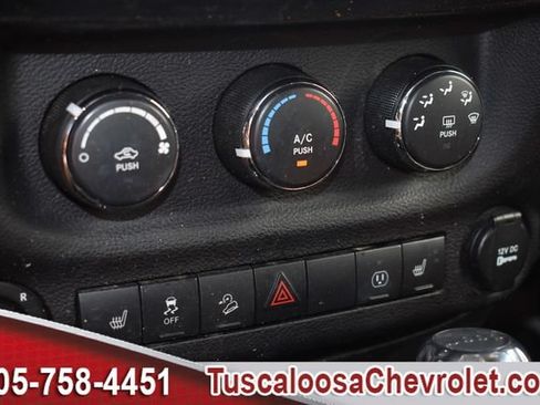 Used 2018 Jeep Wrangler Unlimited Sahara w/ Connectivity Group AWD/4WD image 34